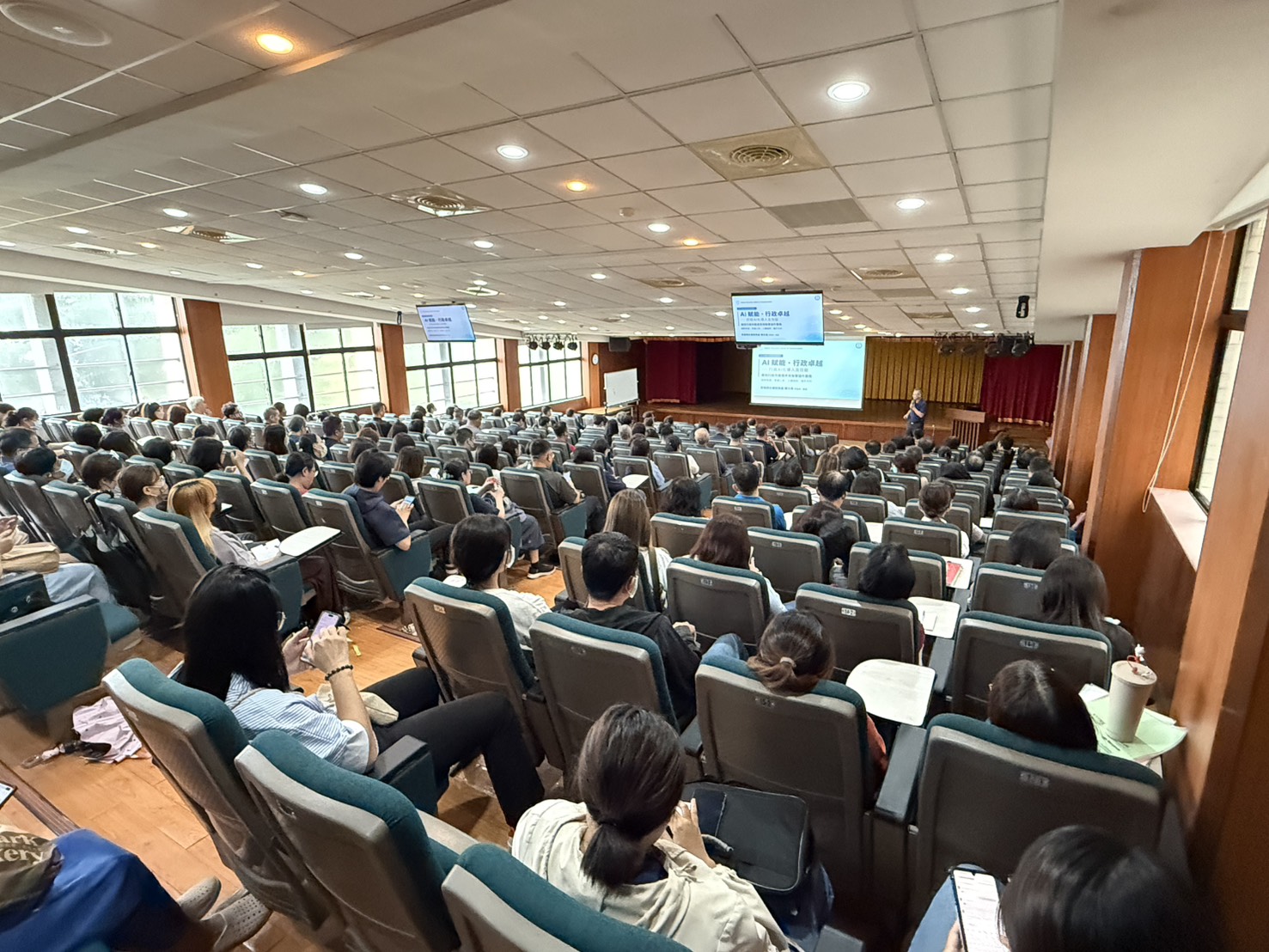 115-1職員工研習暨校長有約(15年9月2日)-4(另開新視窗)